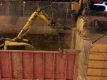 Brokk 180 nosturissa piikkaamassa 